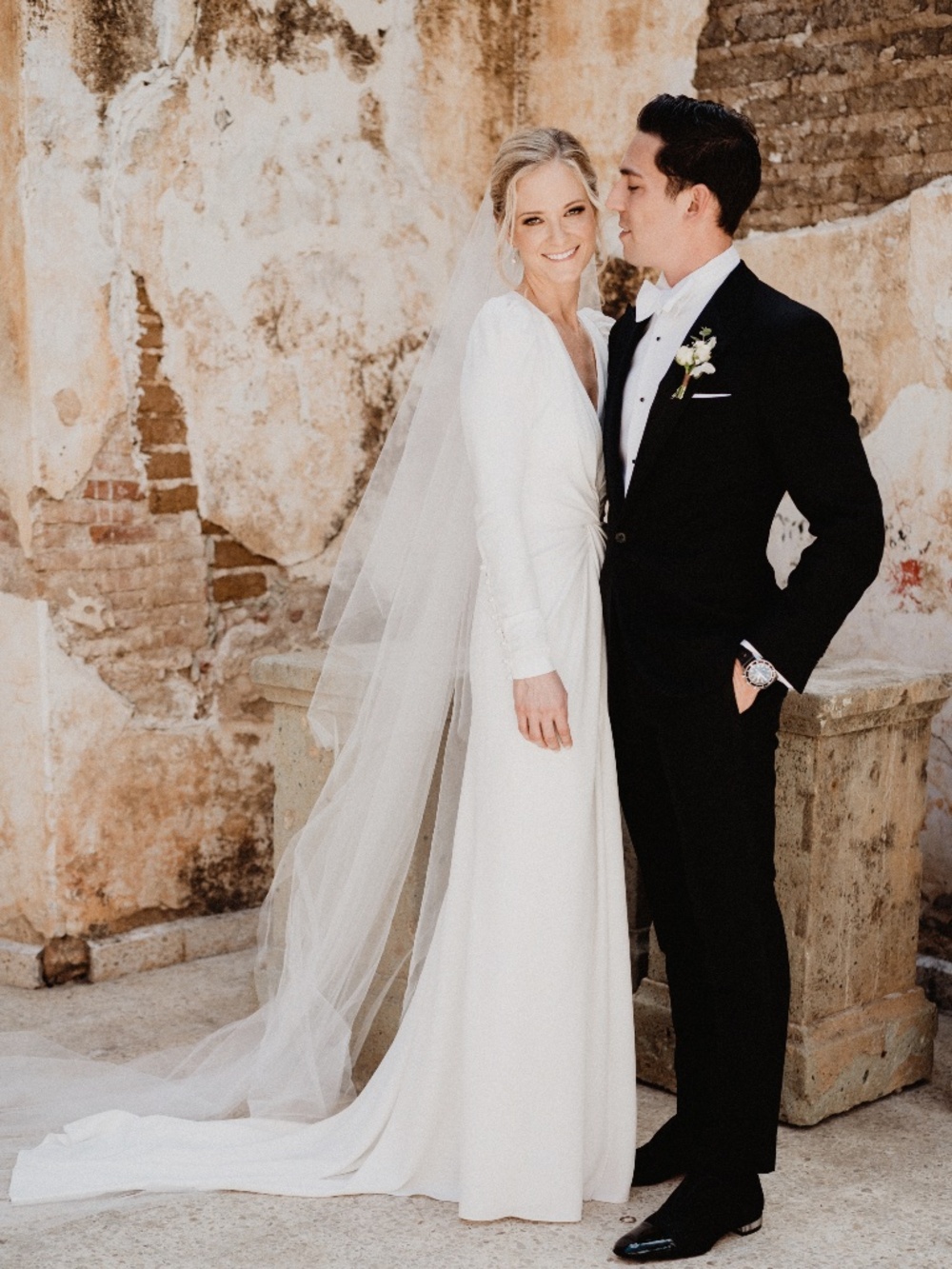 Monique Lhuillier Celine Wedding Dress Size 4 White